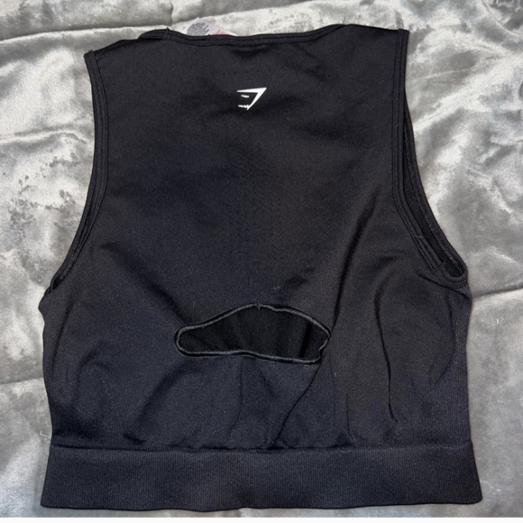 Gymshark black cropped top - Picture 2 of 2